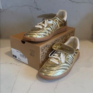 Back 70 Streetwear FLUFFY in GOLD Sneakers